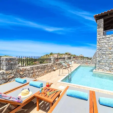 Acrothea Heated Pool Vila *